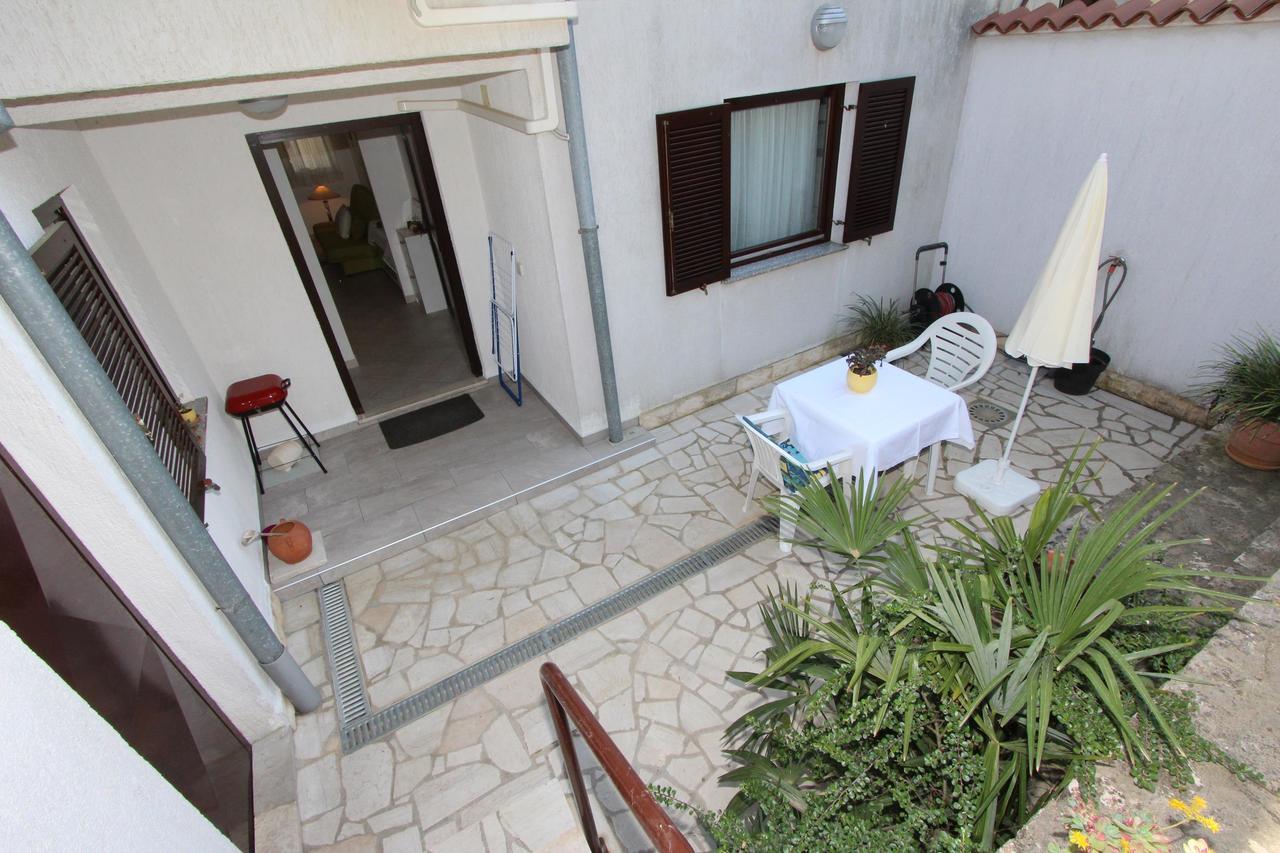 Apartment Irena Pula Luaran gambar